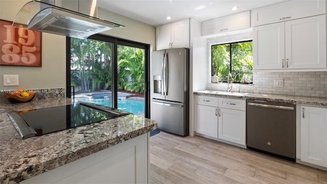 4955 NW 10th St, Coconut Creek, FL 33063 - kitchen featuring appliances with stainless steel finishes, range hood, a sink, white cabinetry, and recessed lighting
