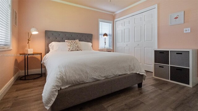 4955 NW 10th St, Coconut Creek, FL 33063 - bedroom with crown molding, dark wood-style flooring, baseboards, and a closet