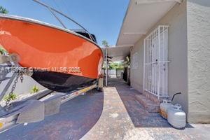 3275 NW 95th St, Miami, FL 33147 - view of patio / terrace