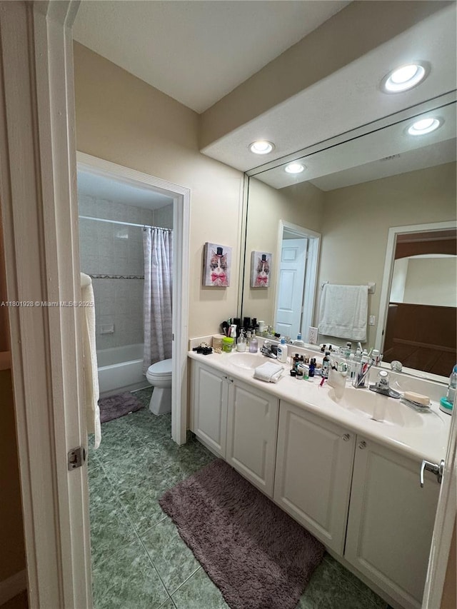 4892 NW 109th Pl, Doral, FL 33178 - bathroom featuring toilet, double vanity, shower / bath combo, recessed lighting, and tile patterned floors