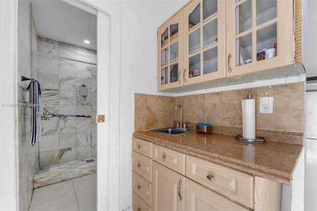 2023 SW 99th Ave, Miami, FL 33165 - bar area featuring a sink and tasteful backsplash