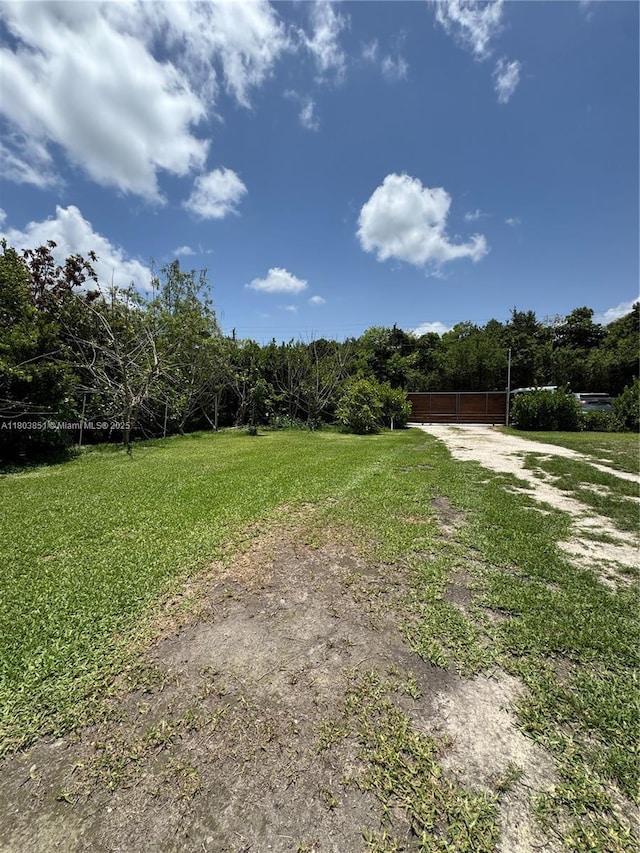 554 SW 7th St, Florida City, FL 33034 - view of yard