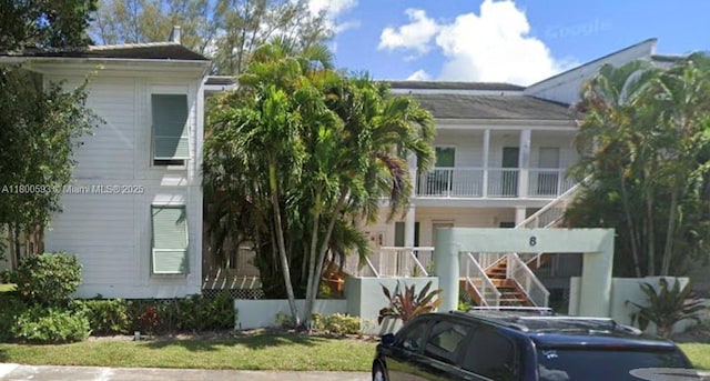 view of front of property