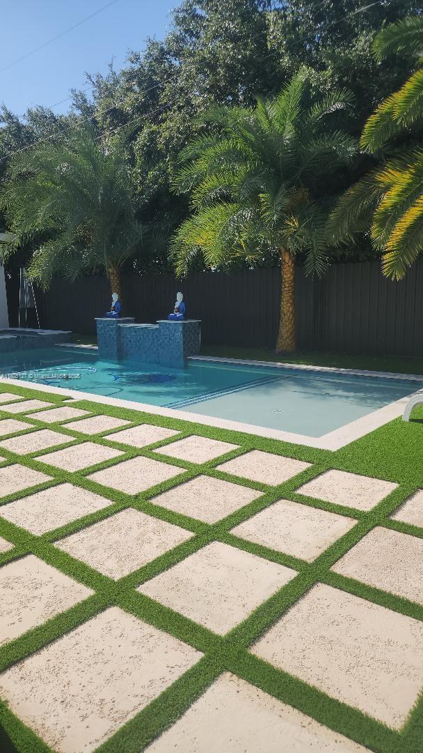 155 W 60th St, Hialeah, FL 33012 - view of pool