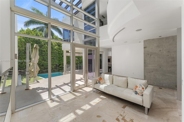 544 Fernwood Rd Unit 544, Key Biscayne, FL 33149 - living room with a towering ceiling