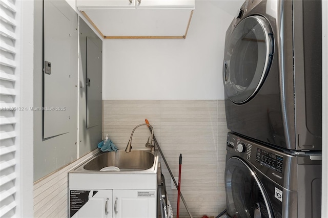 544 Fernwood Rd Unit 544, Key Biscayne, FL 33149 - clothes washing area featuring cabinet space and stacked washer / drying machine