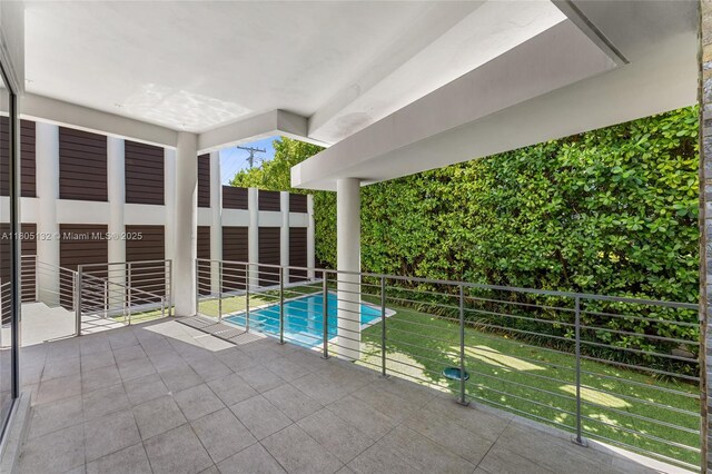 544 Fernwood Rd Unit 544, Key Biscayne, FL 33149 - view of patio featuring a balcony