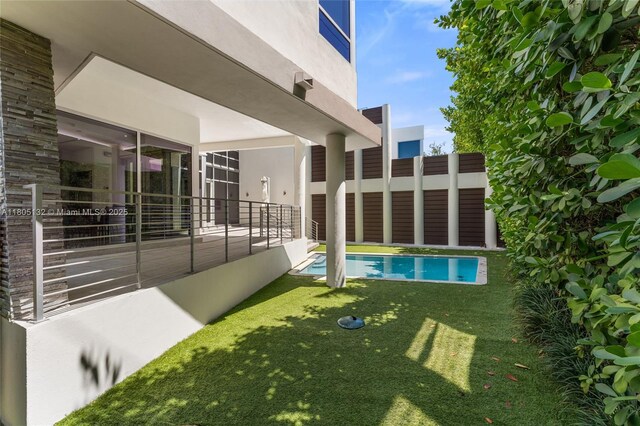 544 Fernwood Rd Unit 544, Key Biscayne, FL 33149 - view of pool featuring a lawn