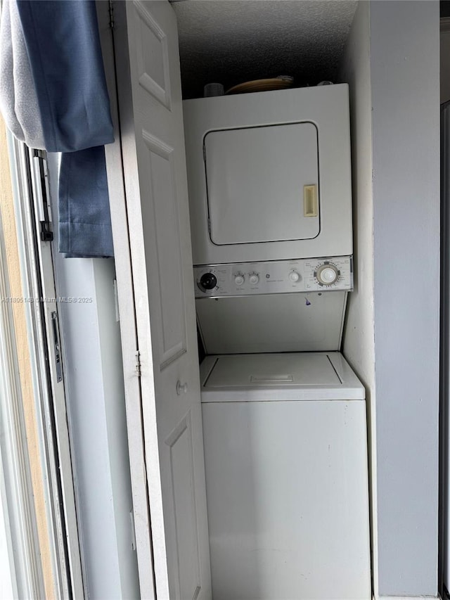 6416 SW 131st Path Unit 1709, Miami, FL 33183 - clothes washing area featuring stacked washing machine and dryer