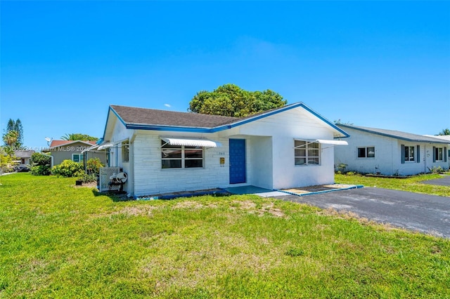 7612 NW 68th Ave, Tamarac, FL 33321 - ranch-style home featuring a front yard