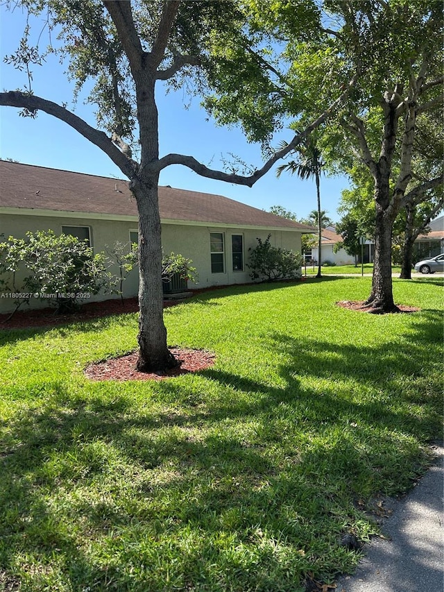 8631 Bridle Path Ct, Davie, FL 33328 - view of green lawn
