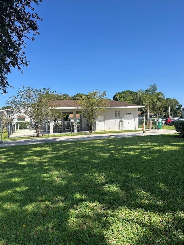 8631 Bridle Path Ct, Davie, FL 33328 - view of front facade featuring a front lawn