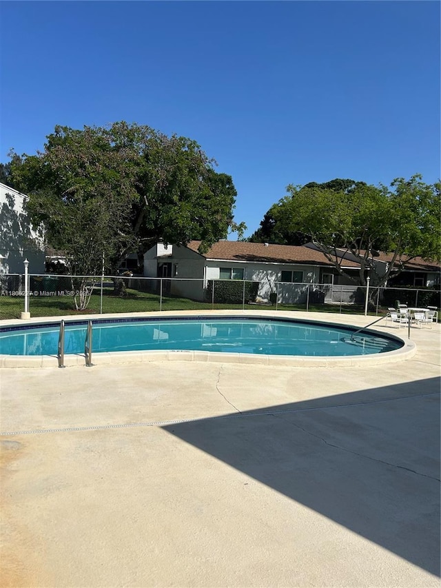 8631 Bridle Path Ct, Davie, FL 33328 - community pool with fence and a patio area