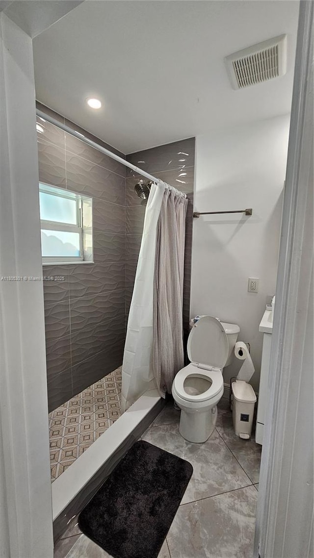 4651 SW 19th St, Fort Lauderdale, FL 33317 - bathroom featuring toilet, tiled shower, and recessed lighting