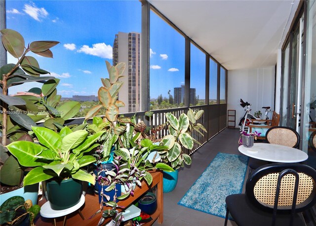 20379 W Country Club Dr Unit 836, Aventura, FL 33180 - view of sunroom / solarium
