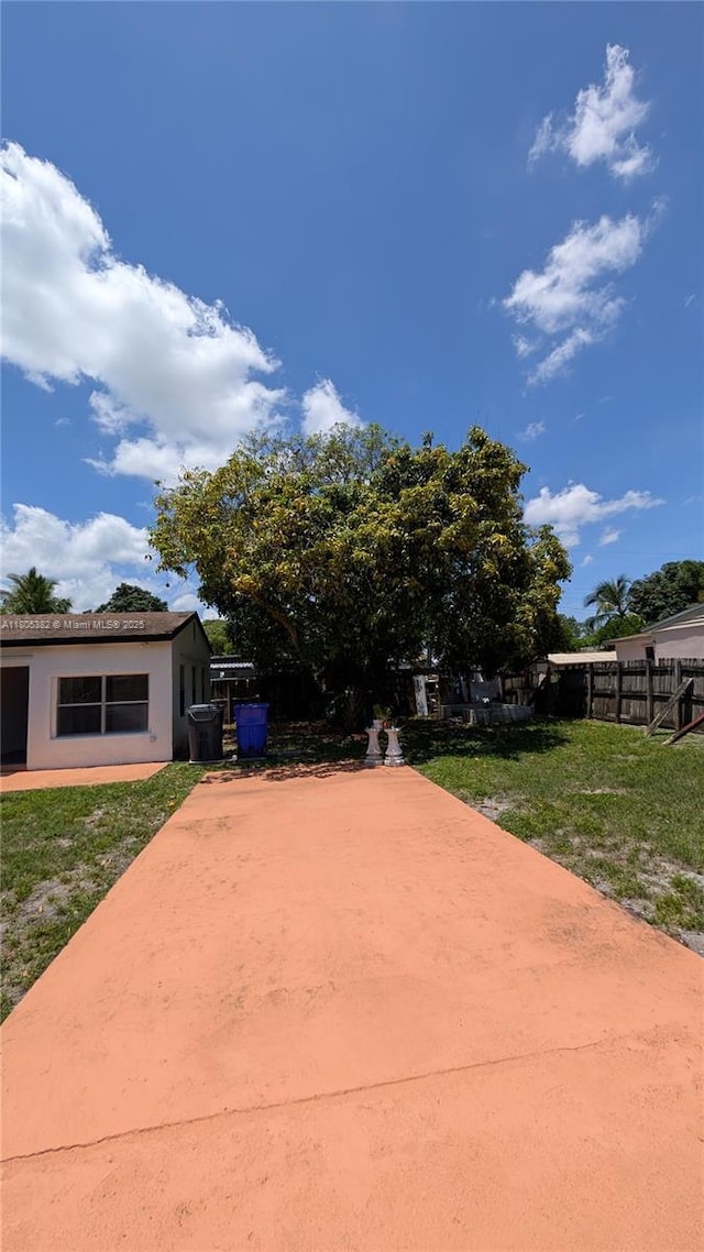 3601 N 72nd Ave, Hollywood, FL 33024 - view of front of property with a patio and stucco siding