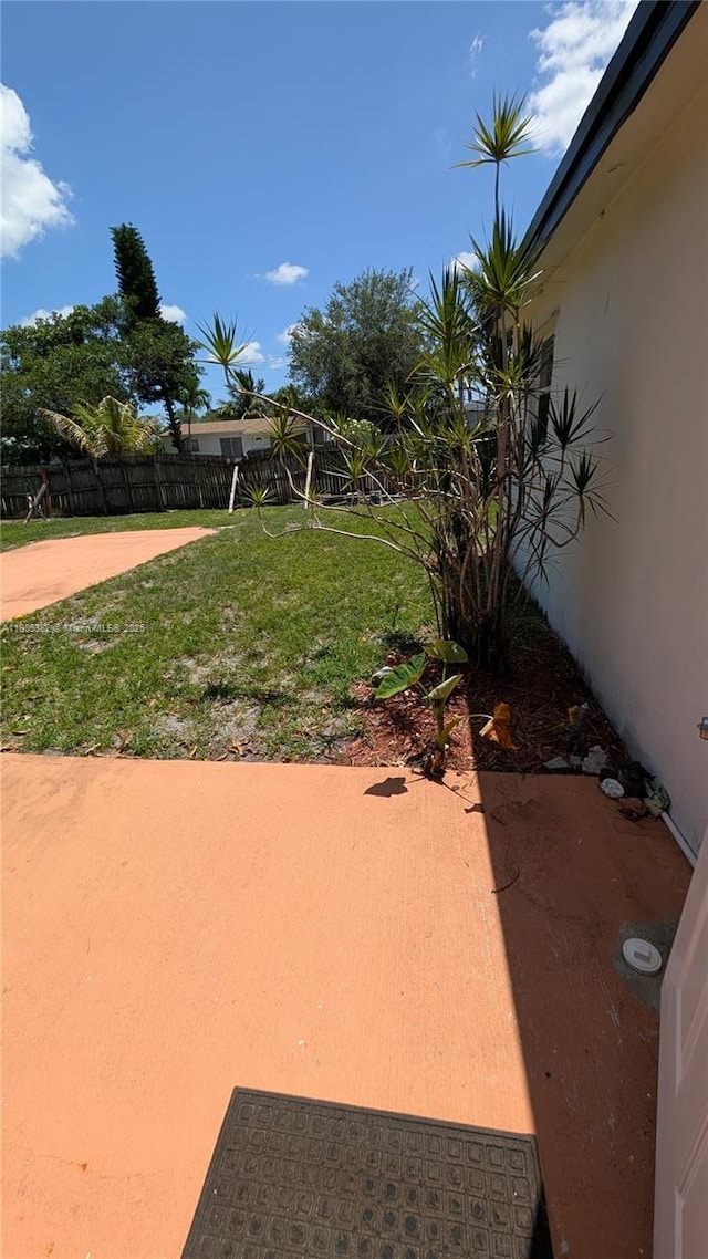3601 N 72nd Ave, Hollywood, FL 33024 - view of yard with a patio area