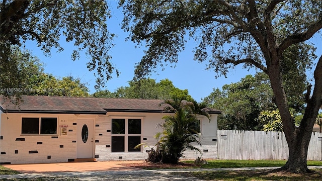 3601 N 72nd Ave, Hollywood, FL 33024 - single story home featuring crawl space