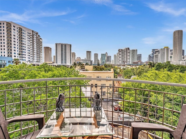 546 SW 1st St Unit 505, Miami, FL 33130 - balcony featuring a view of skyline