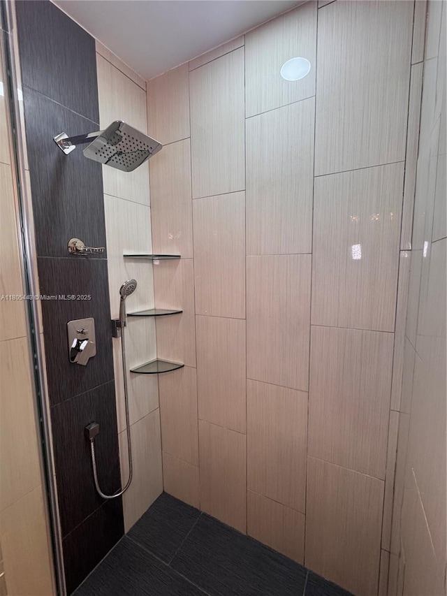 475 SE 20th Ln, Homestead, FL 33033 - bathroom with a tile shower