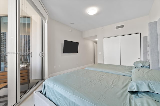 17301 Biscayne Blvd Unit 603, North Miami Beach, FL 33160 - bedroom featuring baseboards and a closet