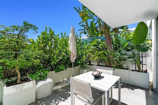 1201 20th St Unit 314, Miami Beach, FL 33139 - view of patio / terrace featuring outdoor dining space