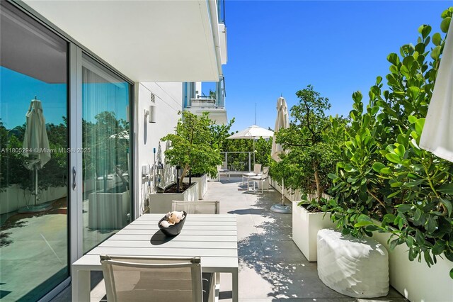 1201 20th St Unit 314, Miami Beach, FL 33139 - balcony featuring a patio and outdoor dining area