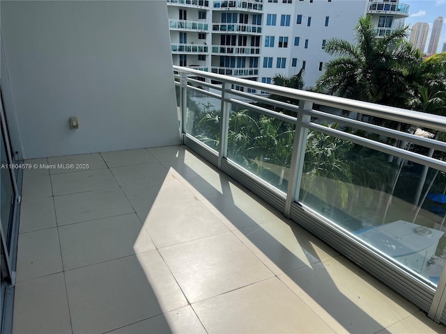 2950 NE 188th St Unit 444, Aventura, FL 33180 - view of balcony