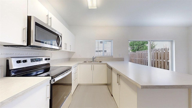 388 NW 12th Pl Unit 388, Florida City, FL 33034 - kitchen featuring appliances with stainless steel finishes, a sink, a peninsula, and light countertops