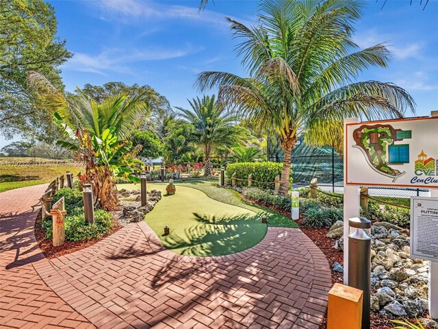 374 Tilford R Unit 374, Deerfield Beach, FL 33442 - surrounding community featuring a putting area and fence