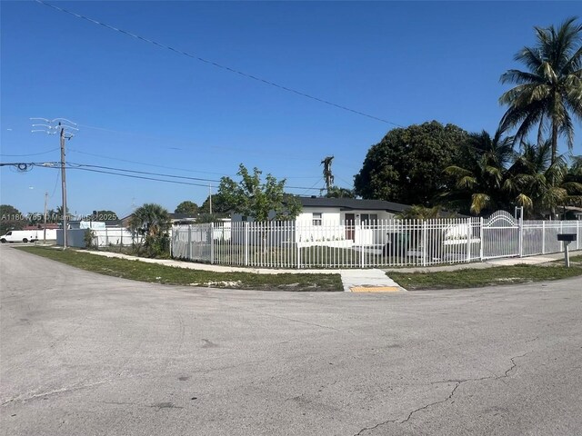 18740 NW 42nd Pl, Miami Gardens, FL 33055 - view of front of house featuring a fenced front yard