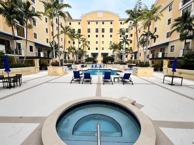 8395 SW 73rd Ave Unit 312, Miami, FL 33143 - community pool with a community hot tub