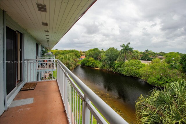 405 S Pine Island Rd Unit 405D, Plantation, FL 33324 - balcony featuring a water view
