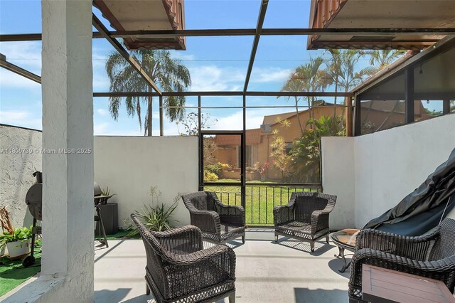 1541 NW 92nd Ave Unit 186, Pembroke Pines, FL 33024 - sunroom featuring an outdoor living space and healthy amount of natural light