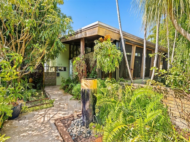 1519 Harrison St, Hollywood, FL 33020 - view of front of house with a sunroom