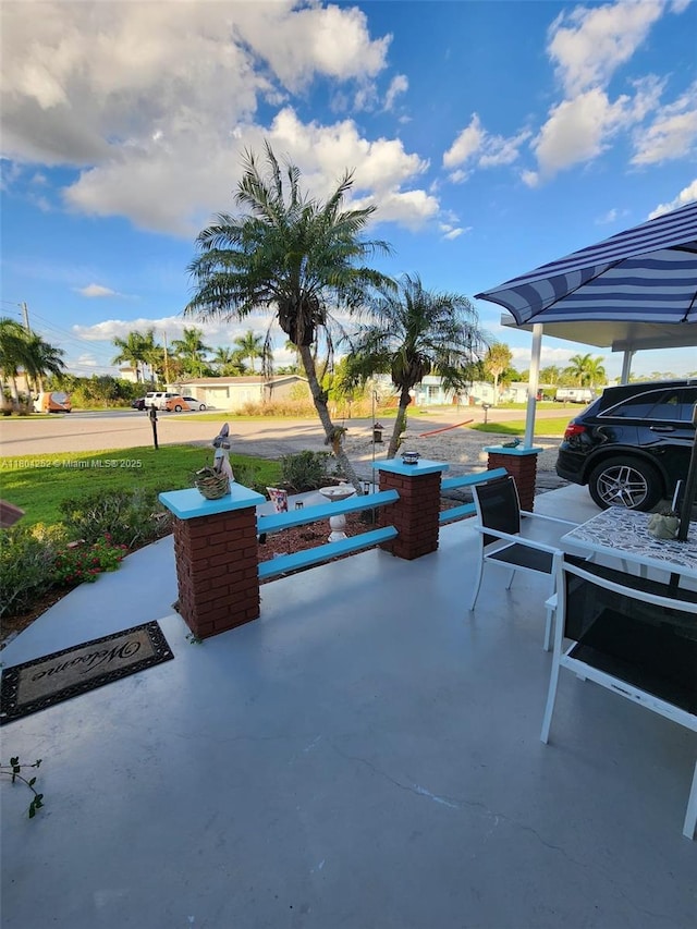 812 Lake Mcgregor Dr, Fort Myers, FL 33919 - view of patio