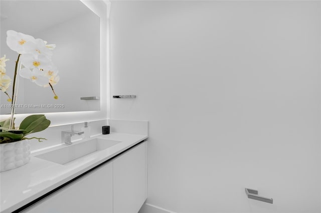 100 S Pointe Dr Unit Th-13, Miami Beach, FL 33139 - bathroom with vanity and baseboards