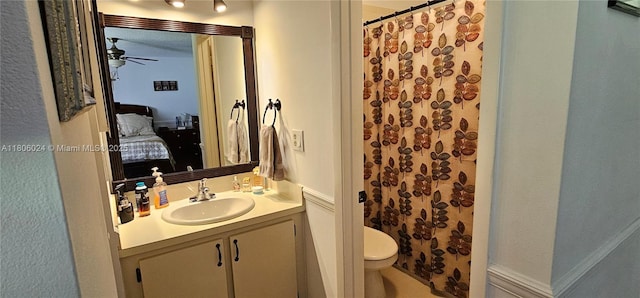 15545 SW 110th Ter, Miami, FL 33196 - ensuite bathroom featuring vanity, a ceiling fan, and curtained shower