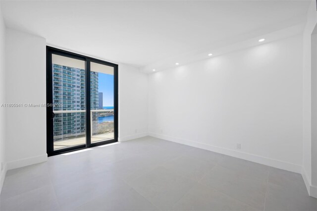 20281 E Country Club Dr Unit 1008, Aventura, FL 33180 - empty room with expansive windows, recessed lighting, and baseboards