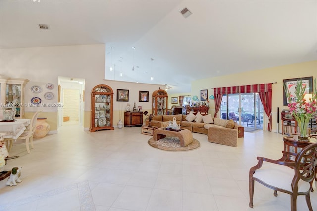 596 NW 164th Ave, Pembroke Pines, FL 33028 - living area with high vaulted ceiling