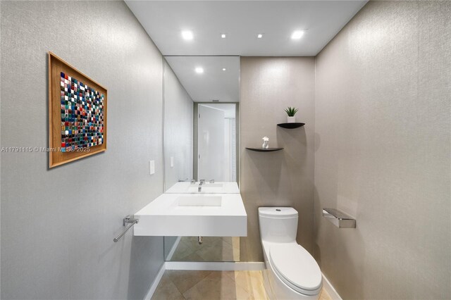 300 S Pointe Dr Unit 1505, Miami Beach, FL 33139 - bathroom with toilet, baseboards, recessed lighting, and tile patterned floors