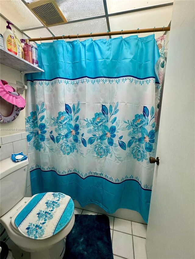 3660 Inverrary Dr Unit 2W, Lauderhill, FL 33319 - bathroom featuring tile patterned floors, toilet, and a shower with curtain