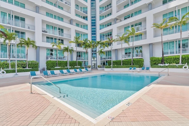 350 NE 24th St Unit 714, Miami, FL 33137 - view of community pool