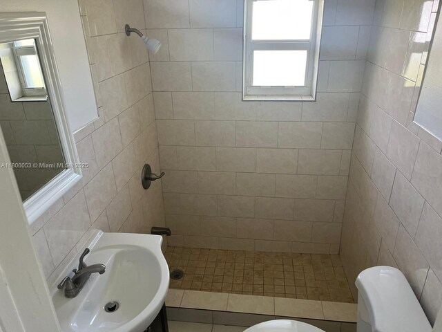 126 NW 13th Ave, Dania Beach, FL 33004 - full bath featuring a tile shower, a sink, toilet, and healthy amount of natural light