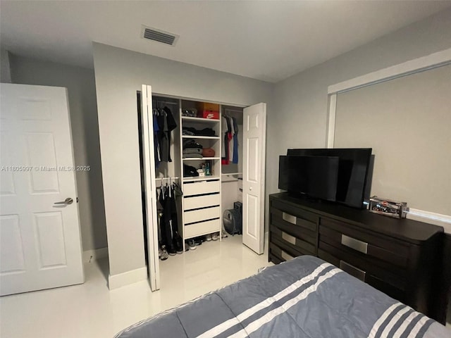 bedroom with a closet