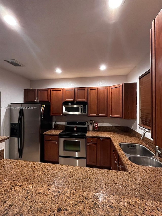 kitchen featuring appliances with stainless steel finishes, a sink, and recessed lighting