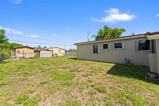 4295 SW 97th Ct, Miami, FL 33165 - view of yard
