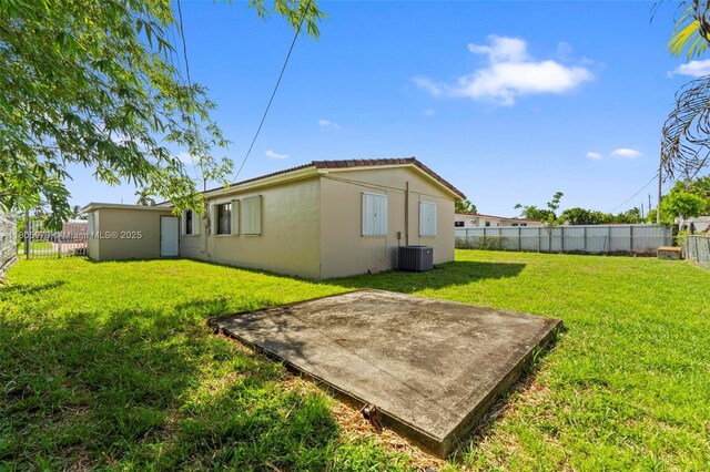 4295 SW 97th Ct, Miami, FL 33165 - view of yard featuring cooling unit