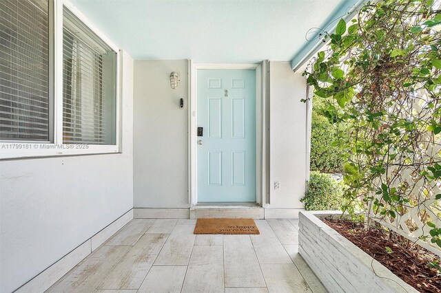 1411 NE 12th St, Fort Lauderdale, FL 33304 - full bath featuring tile walls, toilet, shower / tub combo with curtain, and vanity