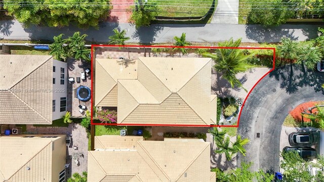 1282 Grant Ct, Hollywood, FL 33019 - aerial view of property and surrounding area featuring property boundaries highlighted